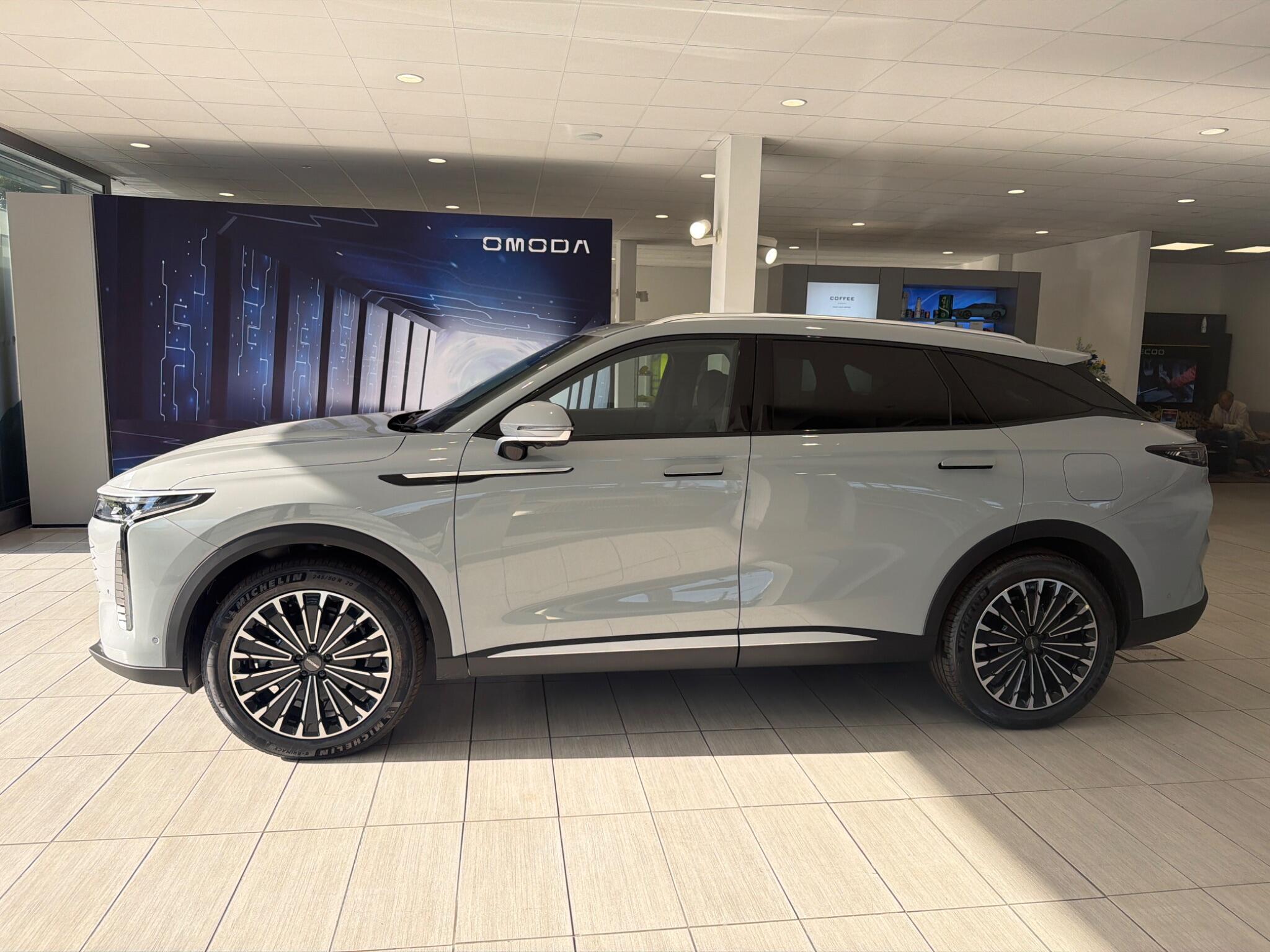 Large vehicle image
